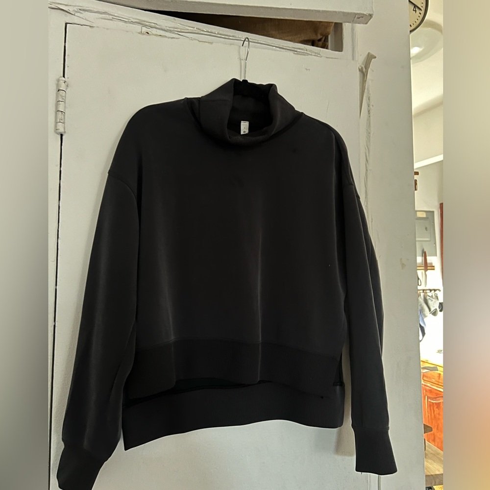 Lululemon sofstreme turtleneck pullover